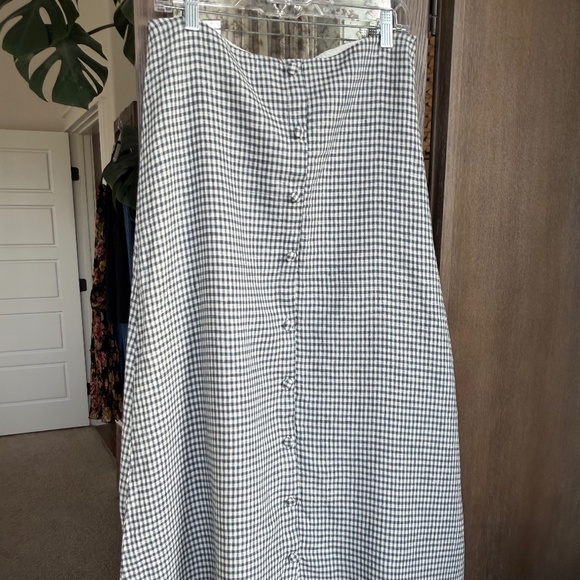 Reformation Andi Linen Maxi skirt in Slate Check, size 4 - Picture 3 of 8
